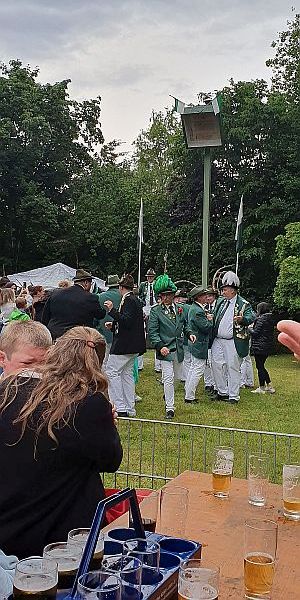 Ralf - und
          Mane - tr�sten...