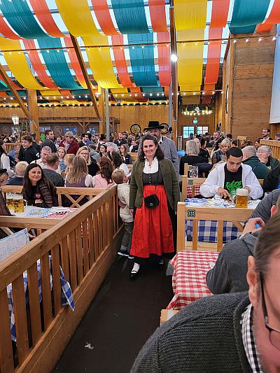 Zu
          den Tischen